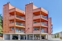 Lakefront Condo with Mountain Views & Shared Hot Tub - Walk to Town & Ski Access