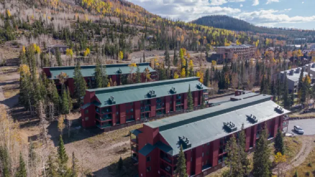 Ski in Ski Out Access and Community Amenities - Cozy Rustic Retreat