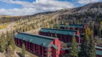 Luxurious Mountain Retreat with Hot Tub, Sauna, Games Hotels in Brian Head