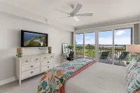 Private Beach Access and Heated Pool Retreat - Spectacular Ocean View โรงแรมใน