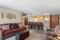 Ski-in/Out Access and Pool Access - Cozy Alpine Retreat Các khách sạn gần Riverwalk Center at Breckenridge