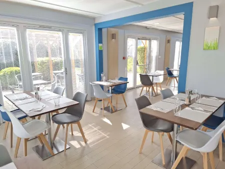 Campanile Versailles - Buc Отели рядом с достопримечательностью «HEC Paris»