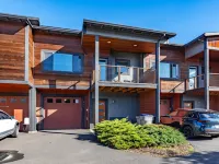Gourmet Kitchen and Stylish Living Space - Charming Townhouse Retreat