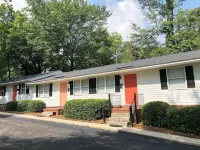 Full Kitchen and Convenient Location - Stylish Cozy Haven