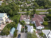Private Patio and Sunporch Retreat - Charming Coastal Oasis Hotels near Gasparilla Island Lighthouse
