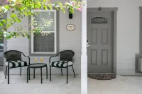 Outdoor Pool, Hot Tub and Designer Amenities - Elegant Tranquil Retreat