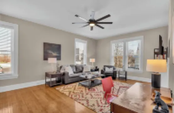 Warm and Spacious 2 Bedroom near Eden Park