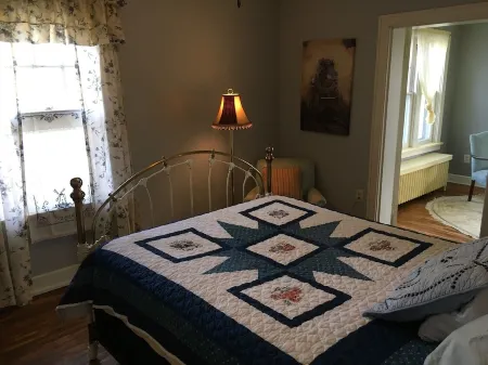 3 Blocks from the Mississippi River in the Park-To-Park Historic District. Отели в г. Ли