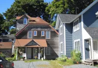 In-Town Bar Harbor, One Bedroom, Huckleberry Suit