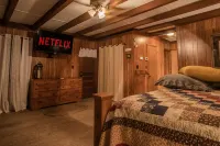 Rustic Stream Retreat - Pond, Grist Mill, Charming Cabin Hotel a Pittman Center