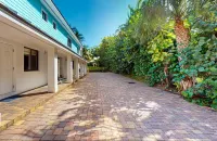 Chic Seaside Condo in Juno | Steps onto the Beach!