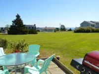Ocean view House w 2 Bedrooms, 2 Bathrooms, living room,fireplace, kitchen,patio Hotels in Little Compton