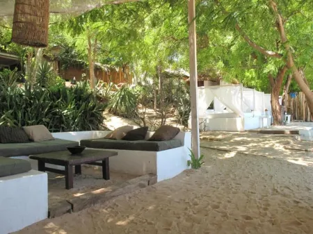 Princesse du Lagon Отели в г. Атзимо-Андрфана