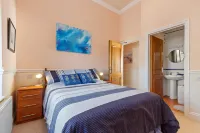 7 South Beach Court - Sea Front Apartment with Spectacular Sea Views