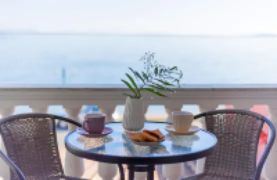 Marina Beachfront Apartment by Konnect, Ipsos