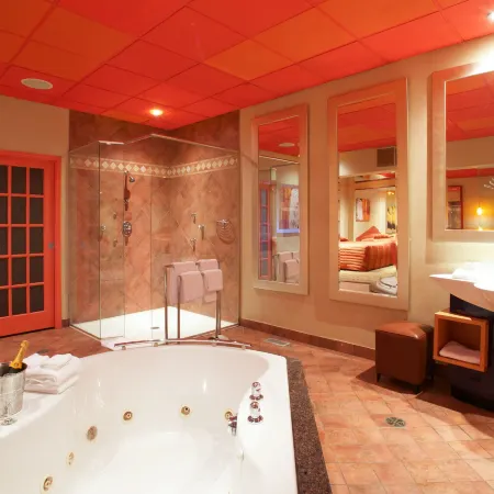 Le Chabrol Hotel & Suites