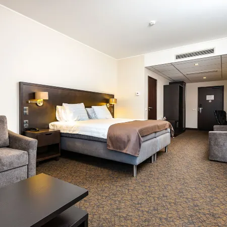 Adoryal Hotell Отели рядом с достопримечательностью «Городская стена»