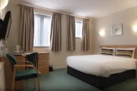 Wycliffe Hotel Hotels in Cheadle