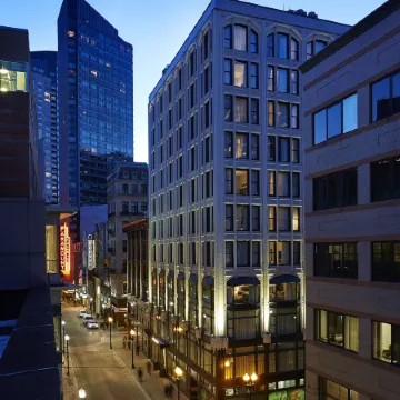 The Godfrey Hotel Boston Отели рядом с достопримечательностью «Фанеил Холл Маркетплас»