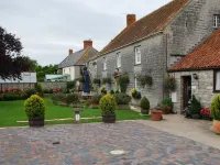Double-Gate Farm - parking