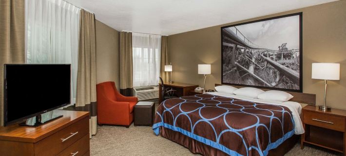Super 8 by Wyndham Altoona Hotels in Polk County