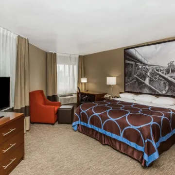 Super 8 by Wyndham Altoona Hotels near Adventureland