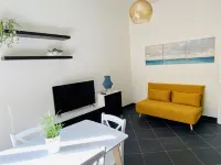 GuestHost - Cosy Flat with Sea View Balcony