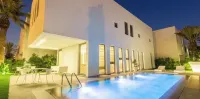 Vivienda Hotel Villas,  Hada Residences - สระว่ายน้ำแบบอินฟินิตี้