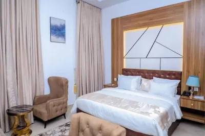 Grovehill Hotel Plus Hotels in 