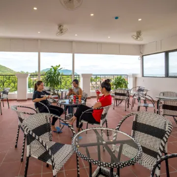 Maya Hotel 2 Отели рядом с достопримечательностью «Пляж Анхай»