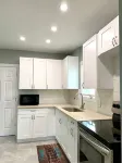 The Oakwood Cottage - with Yard & Parking Hotels in Lewiston