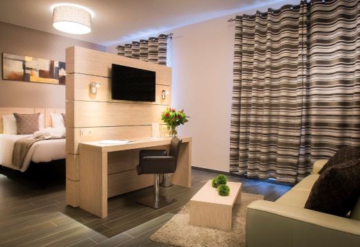 이비스 스타일즈 샬레루아 공항 에어로44