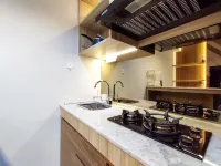 Fancy and Nice 1Br with Extra Room at Amartha View Apartment Hotels in Ngaliyan