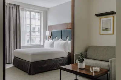 Club Quarters Hotel in Houston Hotel dekat Market Square Clock Tower