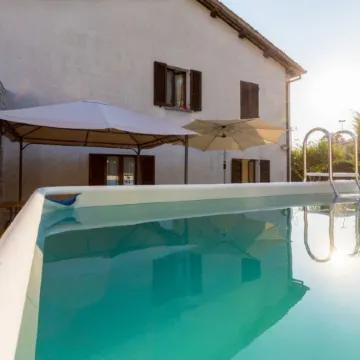 GuestHost - Borgo Santa Lucia Apartment with Private Parking & Garden