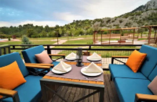 มิลยอส โฮเต็ล