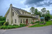Brass Lantern Inn