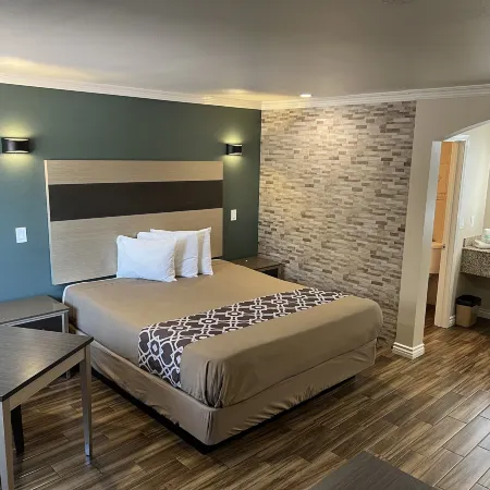 Walnut Inn & Suites West Covina
