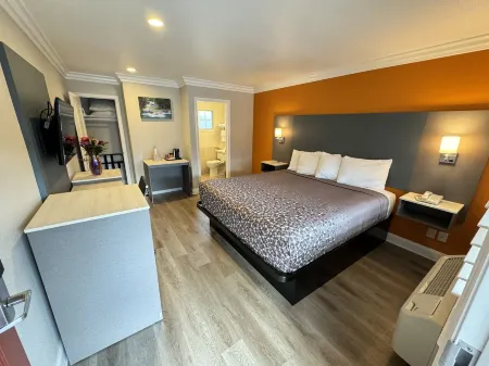 Padre Oaks Отели рядом с достопримечательностью «Мидлбери Институт оф Интернешнел Студис эт Монтерей»