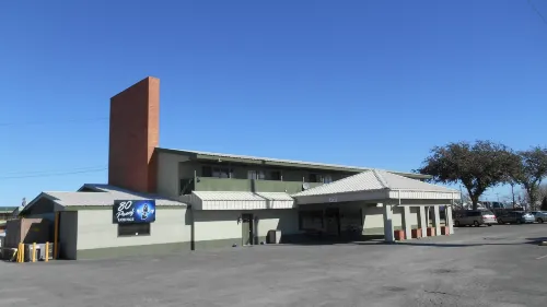 Econo Lodge Inn & Suites