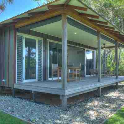 The Bungalows Hotel Exterior