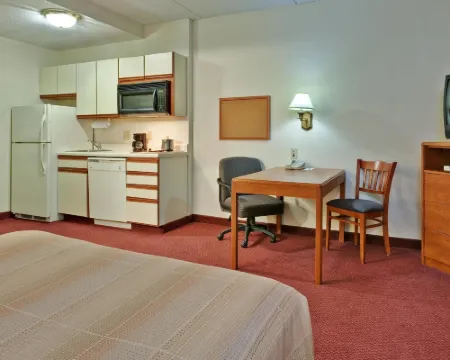 錫拉丘茲機場IHG Candlewood Suites酒店 薩利納酒店