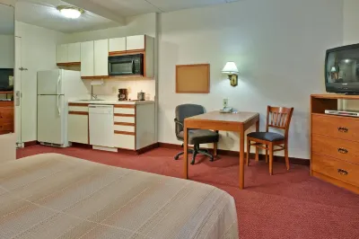Syracuse-Airport Hotels near ALDI