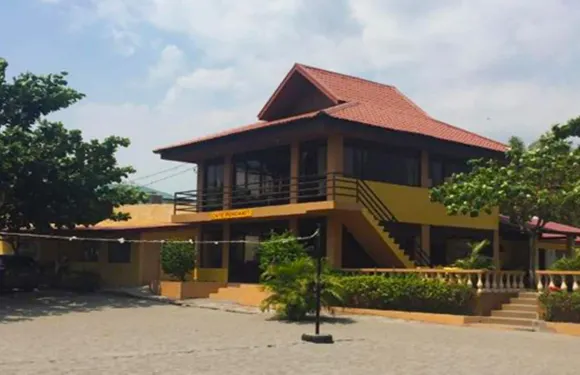 獨木舟海灘度假村