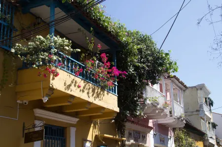 Balcones de Venecia Отели рядом с достопримечательностью «Torre del Reloj»