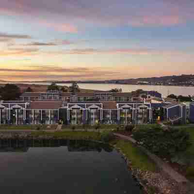 DoubleTree by Hilton Hotel Berkeley Marina Hotel Exterior
