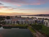 DoubleTree by Hilton Hotel Berkeley Marina - Pools
