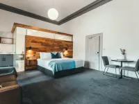 Maylands Lodge Hotels near Tabor College