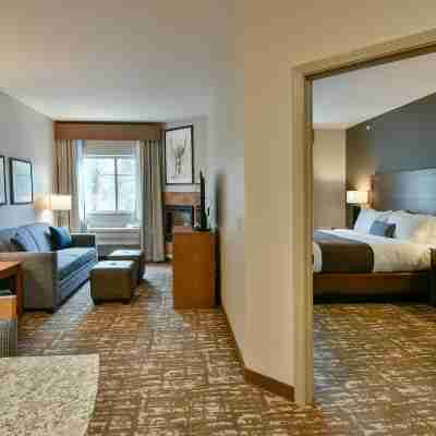 GrandStay Hotel & Suites Rooms