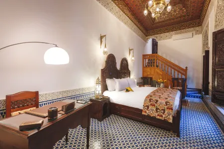 Riad Fes Maya Suite & Spa Отели рядом с достопримечательностью «Аль-Карауин»